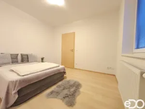 Pronájem bytu 2+kk, Hradec Králové, Antonína Petrofa, 3300 m2