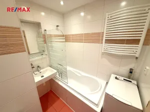 Pronájem bytu 2+kk, Praha - Horní Měcholupy, Ravennská, 43 m2