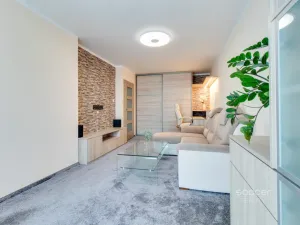 Pronájem bytu 2+1, Praha - Černý Most, Cíglerova, 60 m2