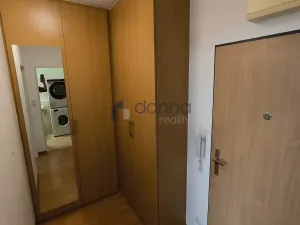 Prodej bytu 1+kk, Praha, Poděbradská, 36 m2
