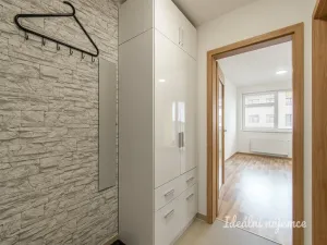 Pronájem bytu 1+kk, Praha - Uhříněves, Ke kříži, 33 m2