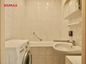 Pronájem bytu 2+1, Praha - Malešice, Káranská, 53 m2