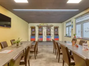 Prodej restaurace, Praha - Kobylisy, Chabařovická, 295 m2