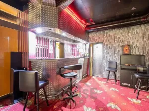 Prodej restaurace, Praha - Kobylisy, Chabařovická, 295 m2