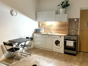 Pronájem bytu 1+kk, Praha - Košíře, Vrchlického, 36 m2