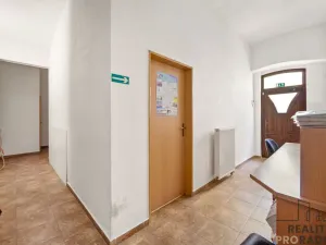 Pronájem kanceláře, Pardubice, třída Míru, 140 m2