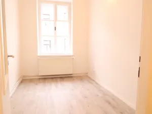 Pronájem bytu 2+kk, Hradec Králové, Dlouhá, 36 m2