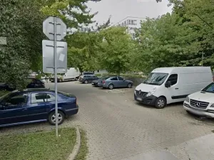 Pronájem garážového stání, Praha - Motol, Kudrnova, 18 m2