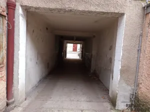 Pronájem garážového stání, Praha, Klicperova, 15 m2