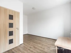 Pronájem bytu 1+kk, Praha - Uhříněves, Salačova, 24 m2