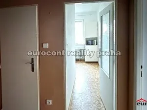 Pronájem bytu 1+1, Praha - Strašnice, U krbu, 34 m2