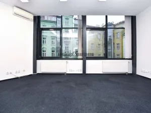 Pronájem kanceláře, Praha - Karlín, Pobřežní, 125 m2