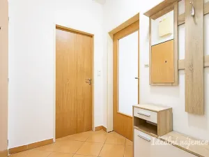 Pronájem bytu 1+kk, Praha - Vysočany, Poděbradská, 36 m2