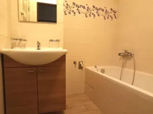 Pronájem bytu 2+1, Chvaletice, Žižkova, 75 m2