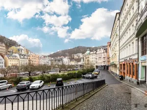 Pronájem obchodního prostoru, Karlovy Vary, Divadelní náměstí, 100 m2