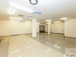 Pronájem obchodního prostoru, Karlovy Vary, Divadelní náměstí, 100 m2