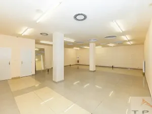 Pronájem obchodního prostoru, Karlovy Vary, Divadelní náměstí, 100 m2
