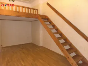 Pronájem bytu 2+1, Karlovy Vary, nábřeží Jana Palacha, 69 m2