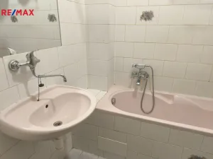 Pronájem bytu 2+1, Karlovy Vary, nábřeží Jana Palacha, 69 m2