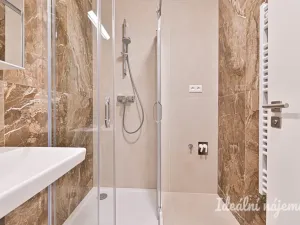 Pronájem bytu 1+kk, Brno, Komárovská, 29 m2