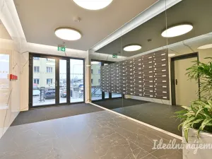 Pronájem bytu 1+kk, Brno, Komárovská, 29 m2