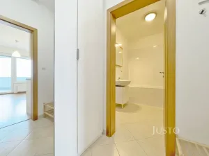 Pronájem bytu 1+kk, Praha, Modenská, 28 m2