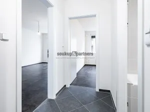 Prodej bytu 2+kk, Praha, Návarovská, 61 m2