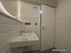 Pronájem bytu 3+kk, Praha - Vysočany, Kolbenova, 66 m2