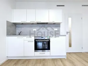 Pronájem bytu 1+kk, Praha - Hloubětín, Kolbenova, 30 m2