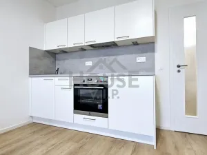 Pronájem bytu 1+kk, Praha - Hloubětín, Kolbenova, 30 m2