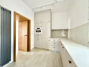 Pronájem atypického bytu, Teplice, J. V. Sládka, 134 m2