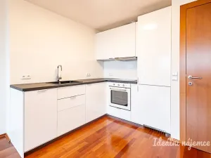 Pronájem bytu 2+kk, Praha, Podnádražní, 55 m2