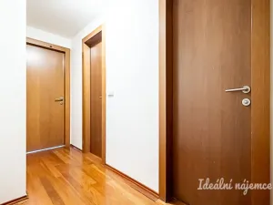 Pronájem bytu 2+kk, Praha, Podnádražní, 55 m2