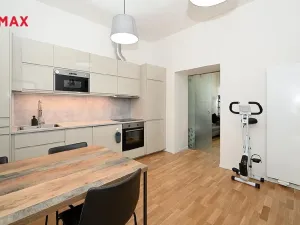 Pronájem bytu 1+1, Praha - Smíchov, Pivovarská, 56 m2