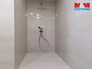 Prodej bytu 2+kk, Praha - Holyně, náměstí Pod lípou, 58 m2