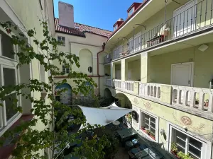 Prodej vícegeneračního domu, Praha, Vlašská, 1011 m2