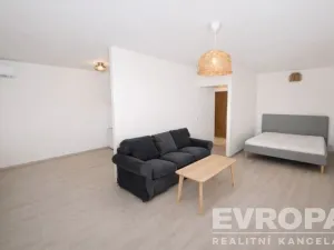 Pronájem bytu 1+kk, Praha - Střížkov, Jablonecká, 46 m2
