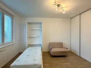 Pronájem bytu 2+kk, Cheb, Lomená, 35 m2