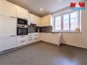 Prodej rodinného domu, Spálené Poříčí - Struhaře, 225 m2