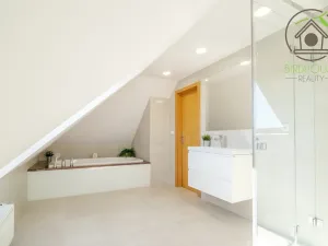 Prodej bytu 3+1, Praha - Suchdol, Brandejsovo náměstí, 116 m2