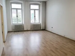 Pronájem kanceláře, Frýdek-Místek, Zámecké nám., 84 m2