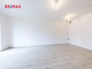 Prodej bytu 1+kk, Praha - Háje, Sochorcova, 33 m2
