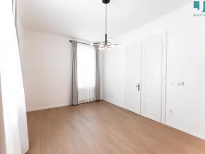 Pronájem bytu 2+kk, Třebíč, Karlovo nám., 41 m2