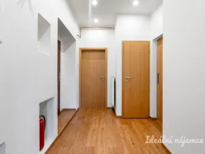 Pronájem bytu 2+kk, Praha, Na Jezerce, 52 m2