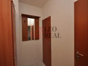 Pronájem bytu 1+kk, Praha - Troja, Mazurská, 30 m2