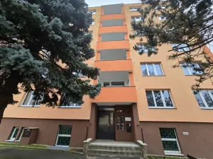 Prodej bytu 2+1, Karlovy Vary, Lomená, 52 m2