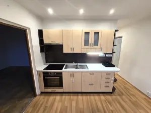 Prodej bytu 2+1, Karlovy Vary, Lomená, 52 m2