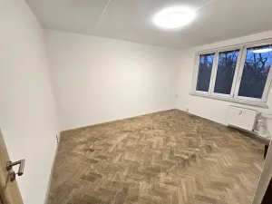 Prodej bytu 2+1, Karlovy Vary, Lomená, 52 m2