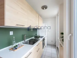 Pronájem bytu 2+kk, Praha, Za černým mostem, 51 m2