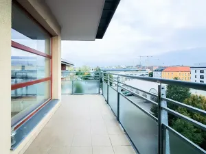 Pronájem bytu 2+kk, Praha - Vysočany, Jana Přibíka, 59 m2